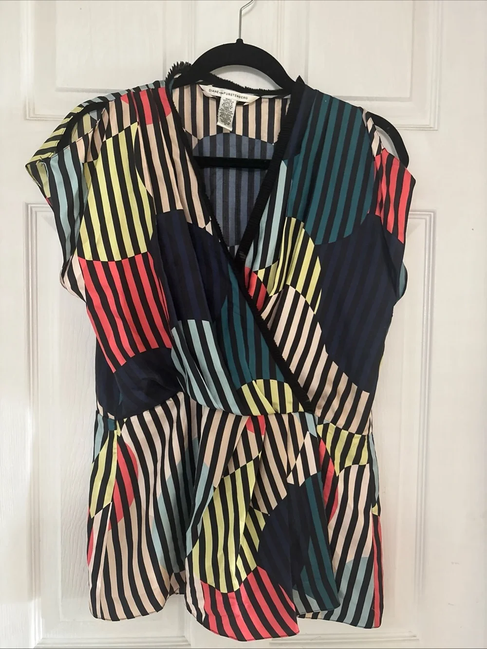 Diane Von Furstenberg DVF Silk Wrap Top Multicolor Striped Geometric Print Sz 4